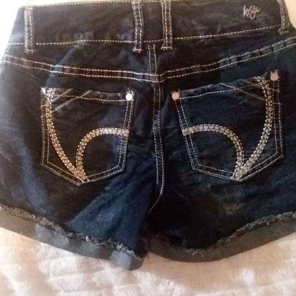 Ariya Jean Shorts - Picture 2 of 4